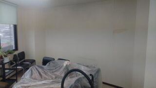 高槻市　事務所の壁紙張替　リピーター様です(^^♪